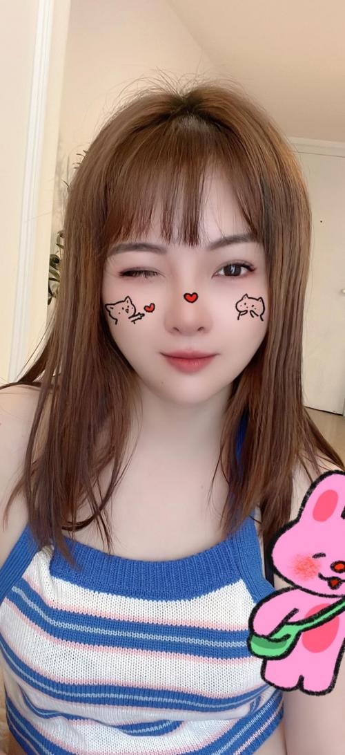 身材匀称的可爱妹子，很会调情