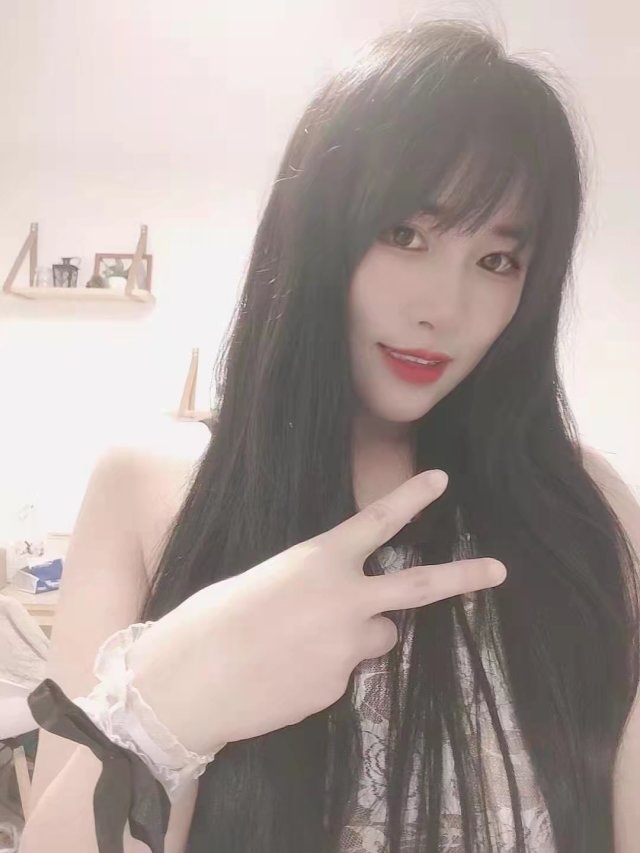 激吻高颜大奶妹，后入超爽