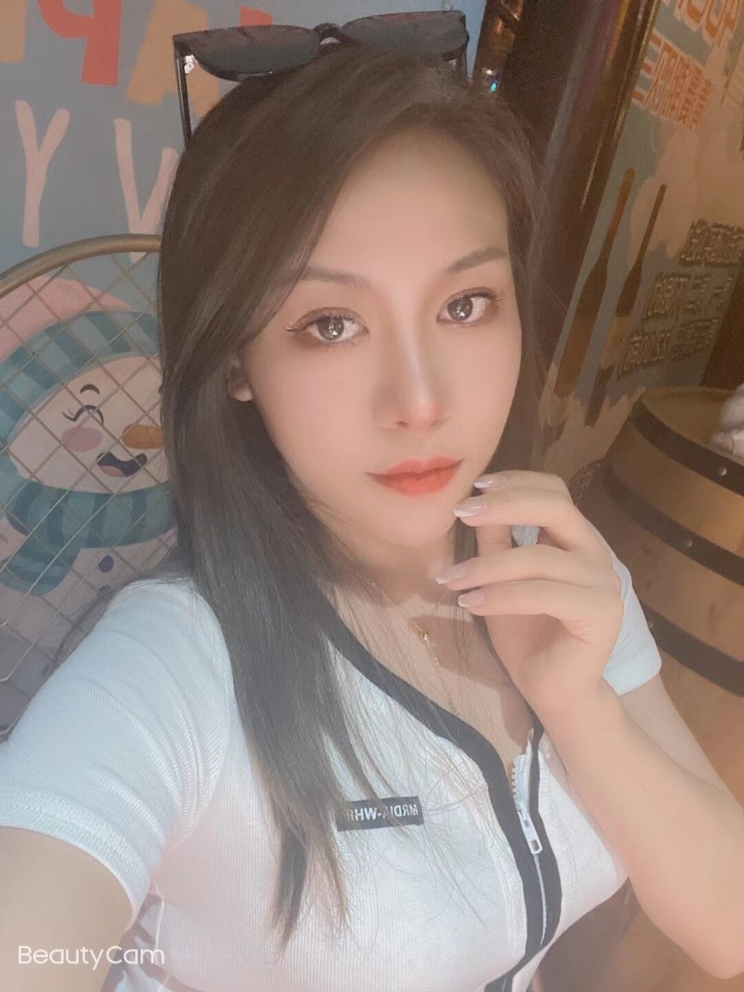 身材高挑的极品美女，让你爽到炸