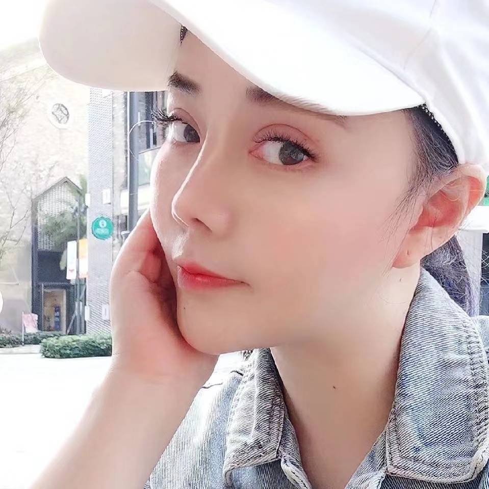 身材火辣的妹子，颜值诱人，韵味十足