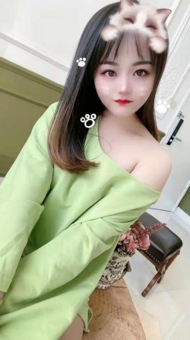 外表文静的小淑女，长的成熟御姐感