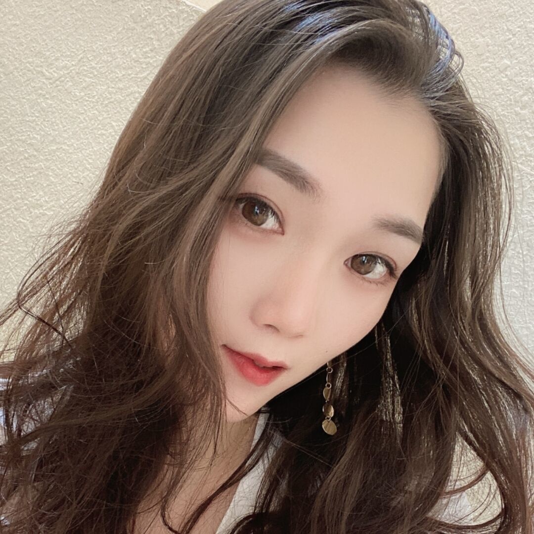年轻妹子紧逼水多，姿势配合，叫床声好骚