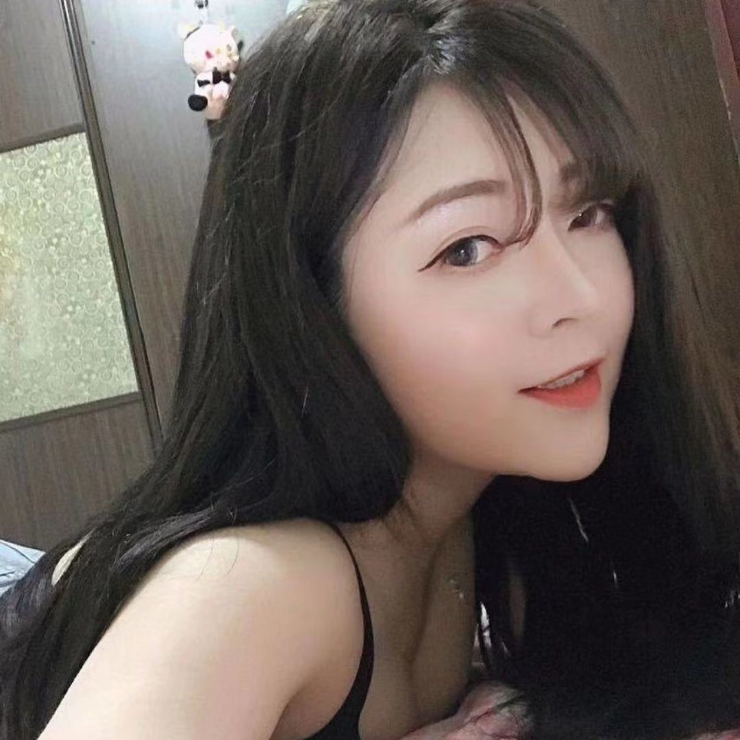 笑起来很甜的热情小女人，性感十足