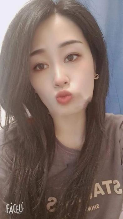 约炮服务不错的小姐姐，口活很卖力