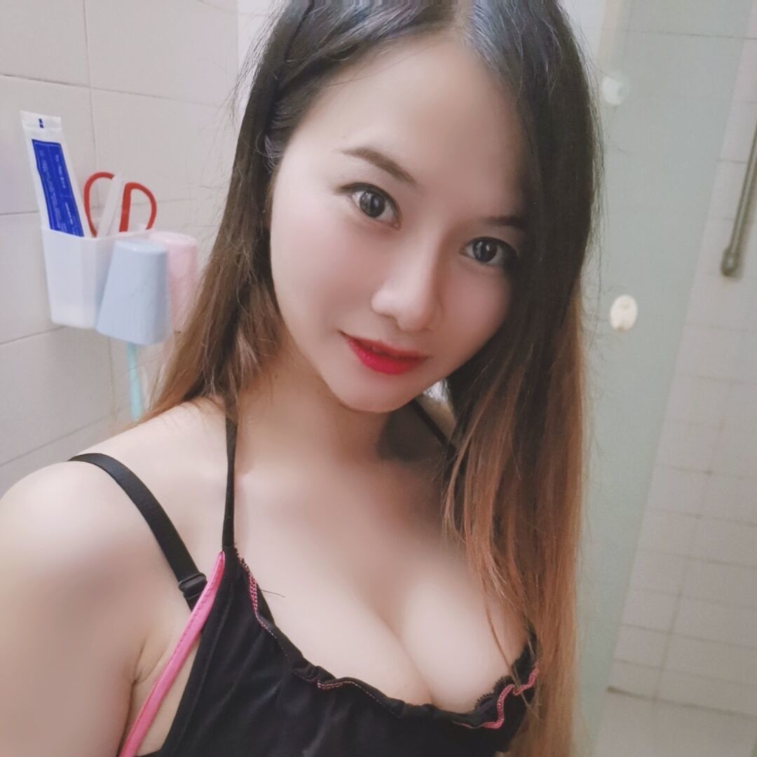 身材一流的翘臀妹子，风骚逼紧很不错