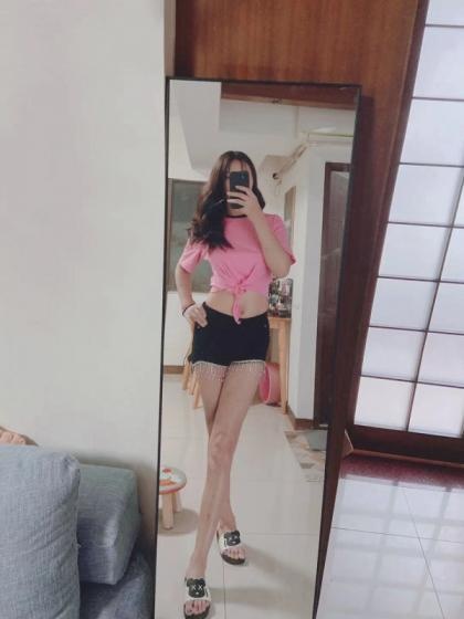 女人味十足的御姐，声音太销魂了