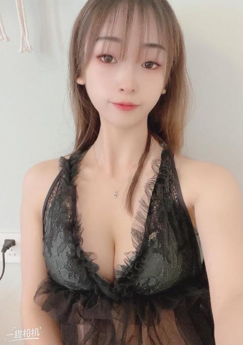 前凸后翘的邻家小妹，细心不敷衍