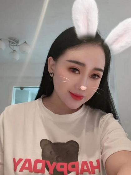 会一字马的丰满美女，解锁各种姿势