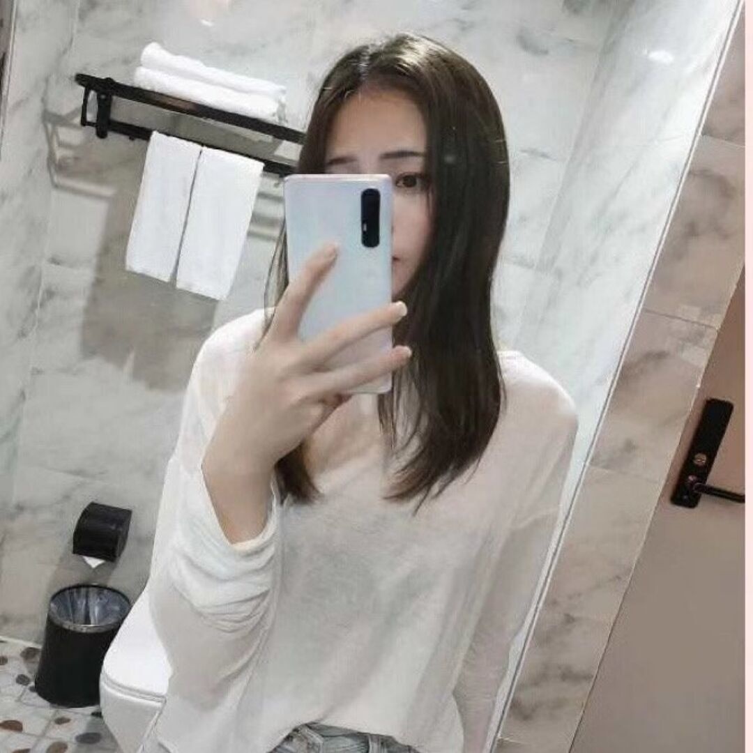 爆艹长腿小嫩妹，口活很舒服