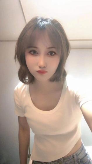 分享个不错的妹子，胸挺手感好