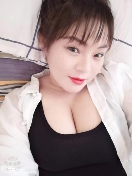 微胖大胸妹，会调情，深喉一绝