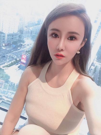 天然的大胸兼职美女，非常敏感，水多