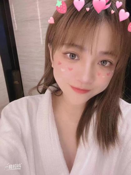 爱健身的娇嫩妹子，蜜桃臀，后入超爽