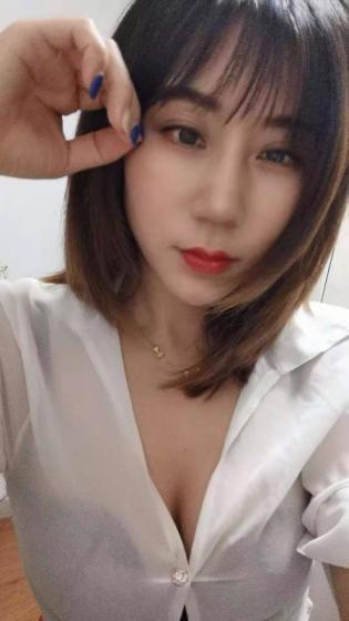 服务非常不错的骚妹子，淫语连连