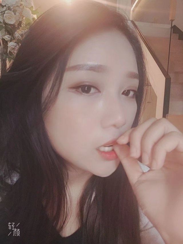 外表清纯实则风骚的骚妹子，很是享受