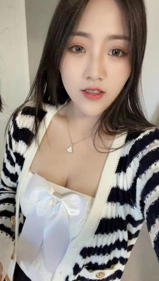 长相耐看的丰满小良家，态度温柔，很性感