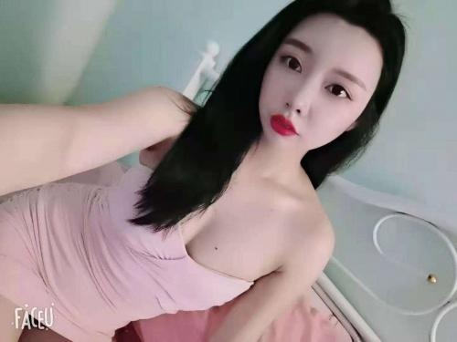 小姐姐口活棒，下面紧，胸也不错
