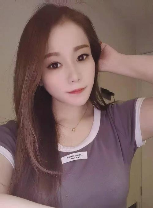 身材娇小的妹子，态度好，逼紧肯配合
