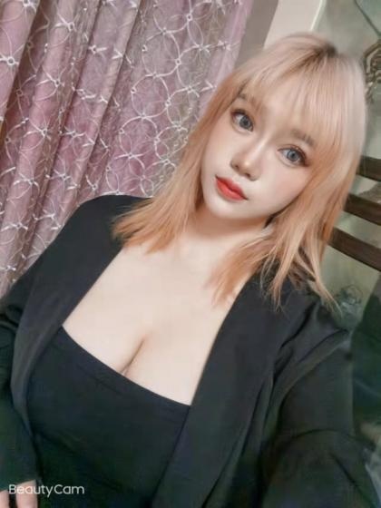 妩媚动人的兼职妹，微胖胸大服务好