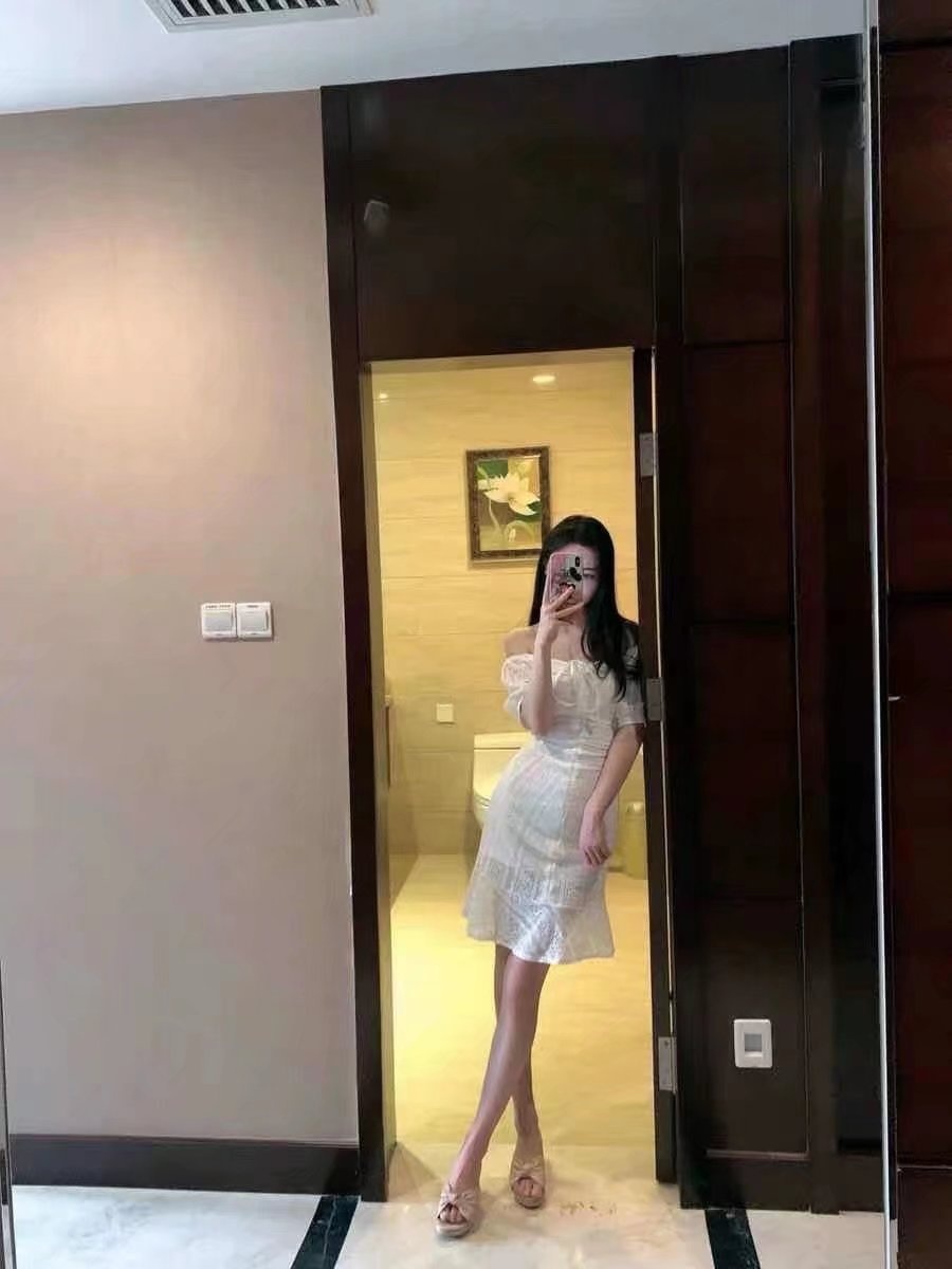 害羞的小姑娘，下面很紧，啪啪很带劲