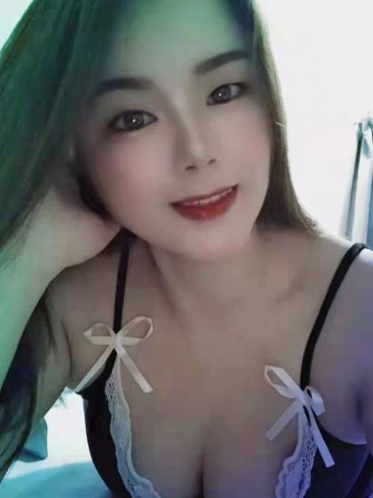 性感迷人的丝袜美女，扛腿操逼真刺激