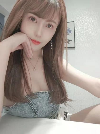 难得的极品美女，身材火辣，肤质白嫩