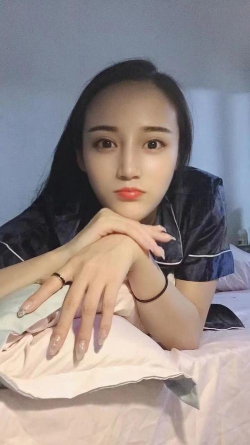颜值不错的年轻小美女，泻火好选择