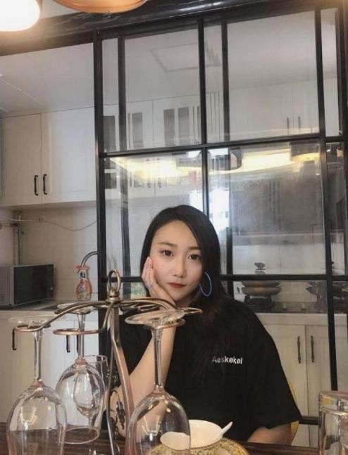 轻熟小御姐可舌吻