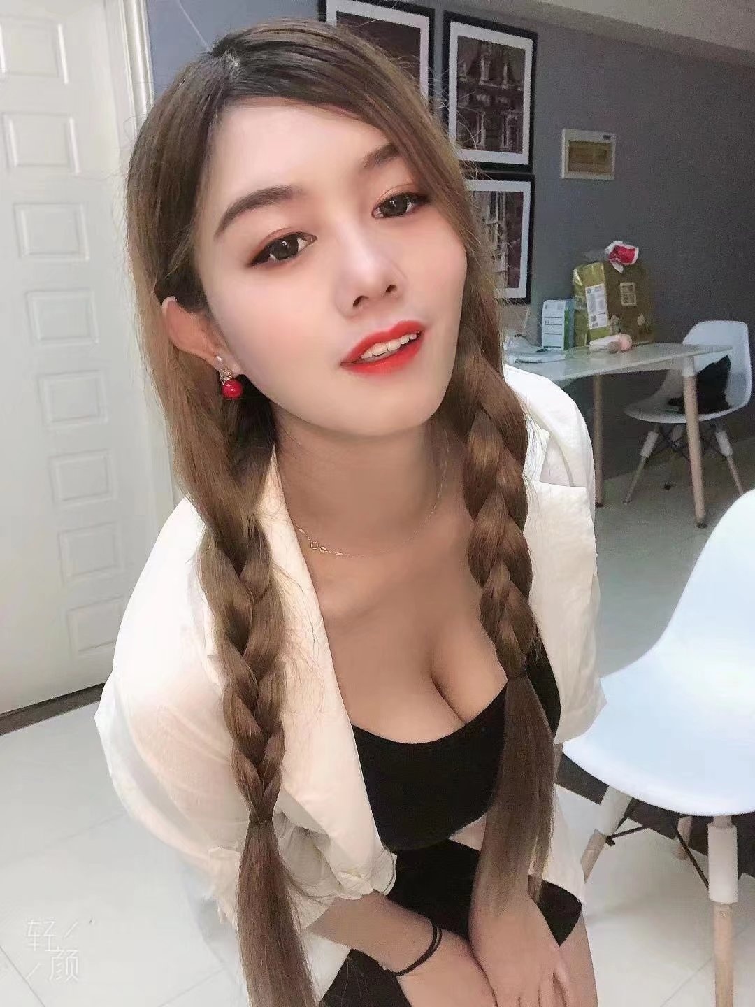 身材比例完美的温柔妹子，很懂男人心