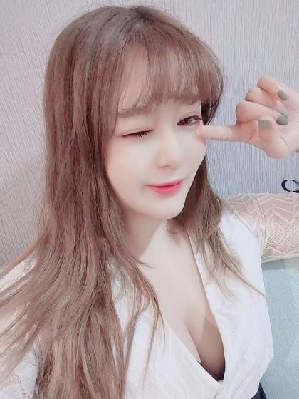 听话乖巧的小姐姐，前凸后翘，热情有活力