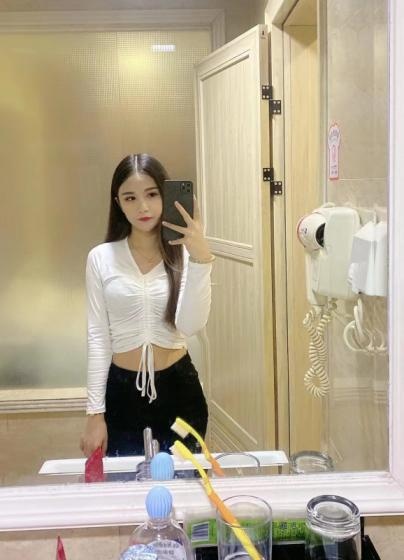 口活不错无齿感，娇喘声真的很有感觉
