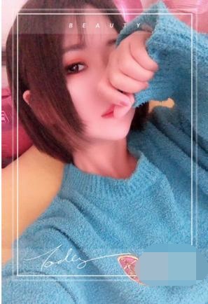 娇小可爱的性感妹子，服务很周到