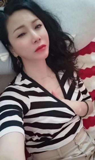 轻熟兼职少妇服务就是好，推荐！！！