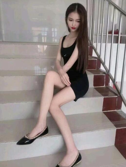 妹子很漂亮，很会玩，各种姿势都配合的很好