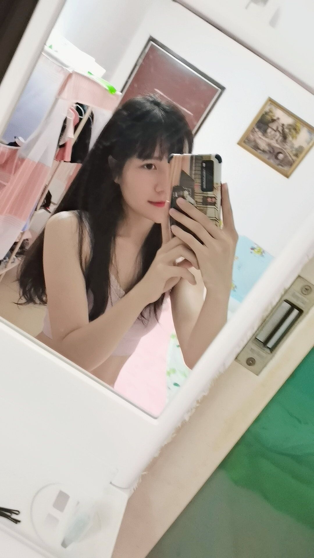 长的还行，身材好制服多人也骚，还会反食