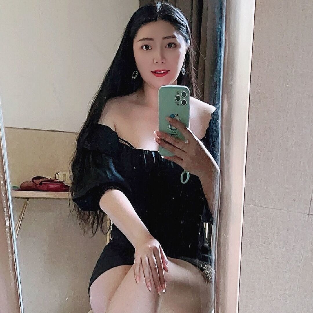 体验朋友推荐的妹子，风骚妩媚，身材好