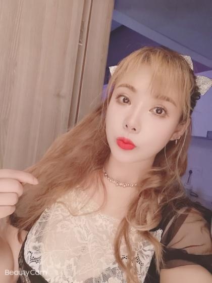 一个俏皮东北妹子，态度热情主动