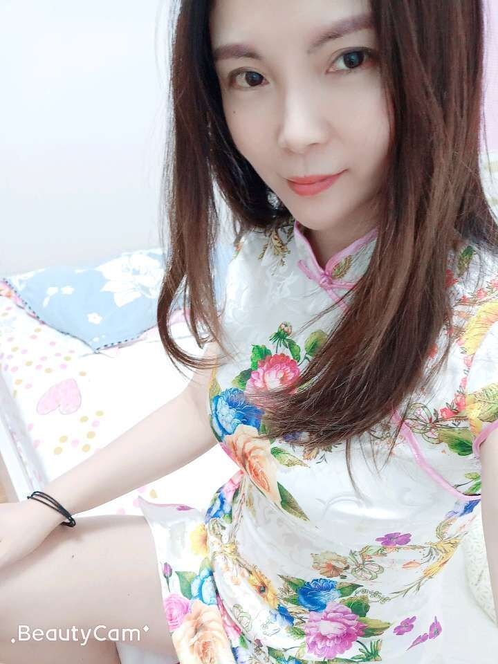 返食几次的黑丝长腿妹，真是充满诱惑啊