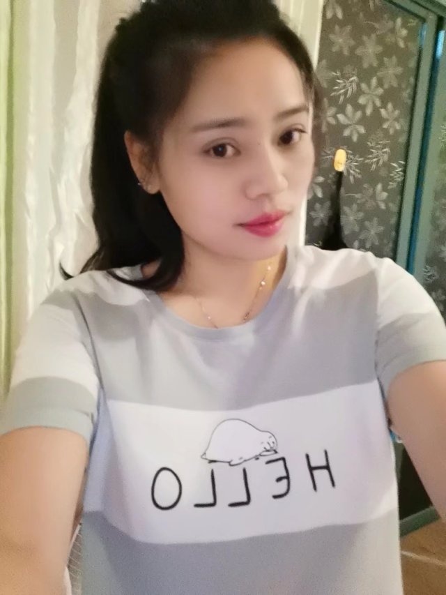 清纯漂亮的妹子，身材惹火，胸好看
