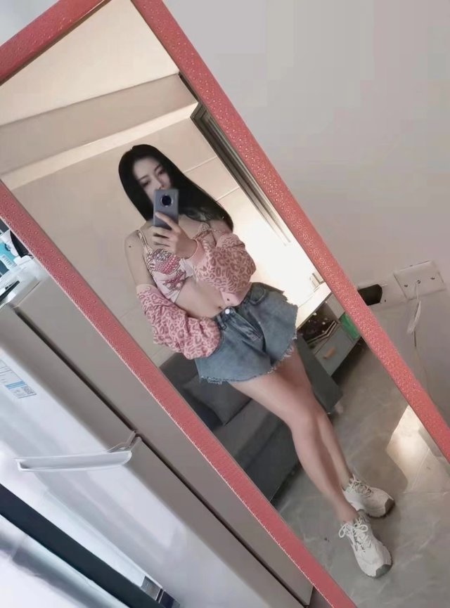 大奶高颜妹子，身材好，泻火不错