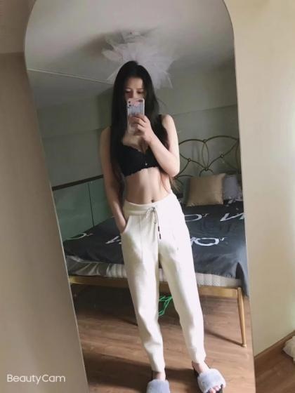 妹子身材很好 特别主动 还可以吞精