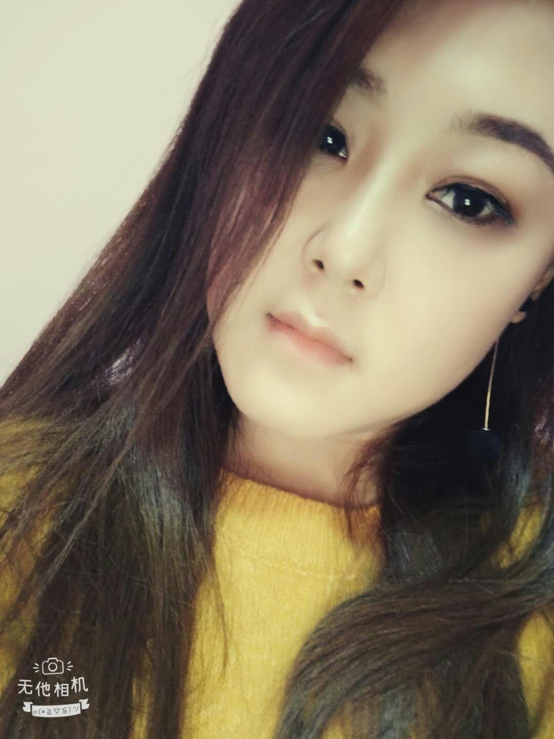 苗条少妇，甜美高挑，性感迷人