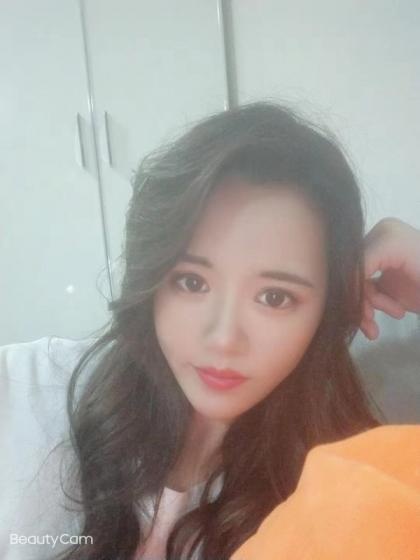 爱笑的小姐姐，很健谈，服务好
