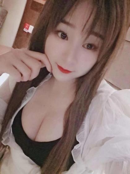 能蛇吻舌头很软，下面水很多