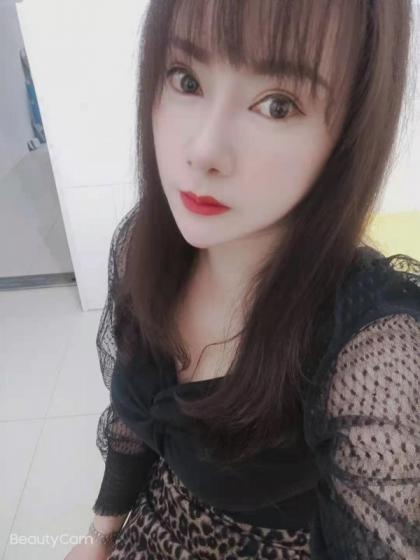 体验超爽的娇艳少妇，喜欢胸大的可以试试