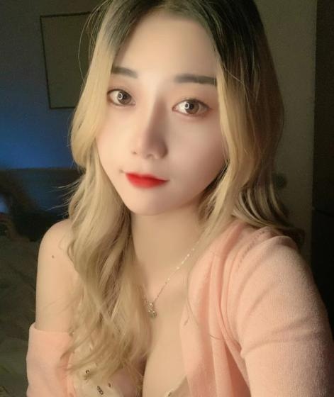 身材娇小的妹子，可以抱起来做