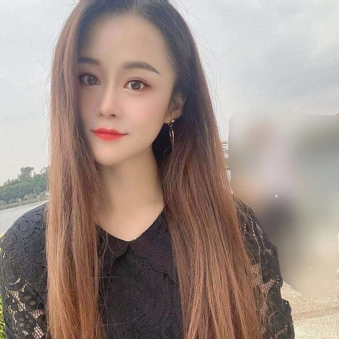 年轻、人美、可爱，身材不错，有女朋友的感觉