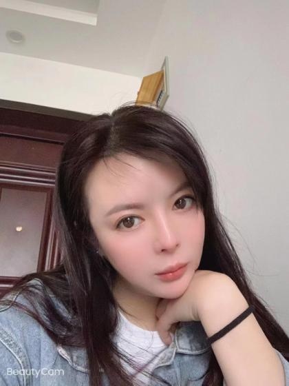 边打炮边舌吻，别提多兴奋了
