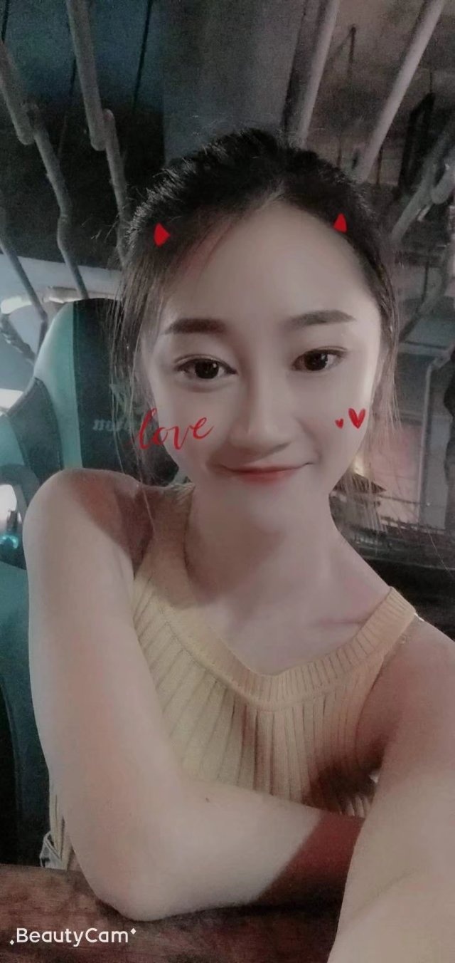 颜值高兼职，B紧紧的，水也特别多