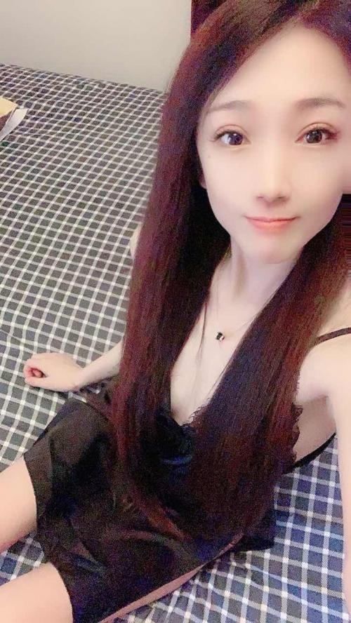 体验开裆黑丝特别紧的小妹，爽歪歪